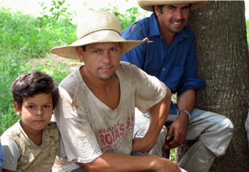 Campesinos paraguayos (Fotografía: Intermon - Oxfam)